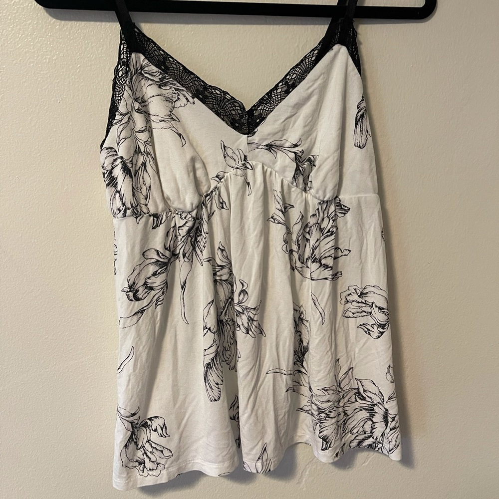 ADORABLE y2k style tank top!!